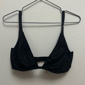 VICTORIA’S SECRET “incredible” black bra